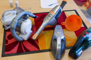 Test sechs Krümelsauger/Akkustaubsauger im Vergleich