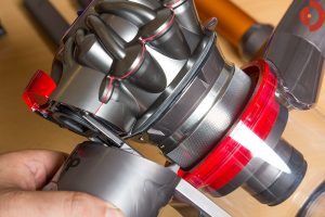 test-dyson-v8-absolute-schiebemechanismus
