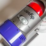 test-dyson-v8-absolute-max-schalter