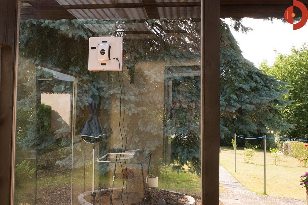 Fensterputzroboter-Test-Cop-Roce-X6-grosse-glasscheibe
