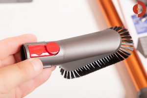Dyson-Cyclone-V10-Absolute-Test-Extra-soft-Buerste2