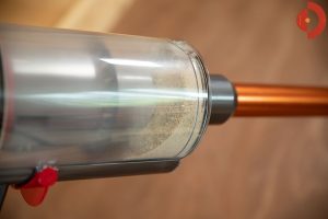 Dyson-Cyclone-V10-Absolute-Test-Sand-Schmutzbehaelter