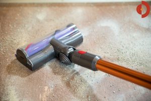 Dyson-Cyclone-V10-Absolute-Test-Saugtest-Hartboden