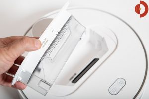 360-S6-Robot-Vacuum-Cleaner-Test-Schmutzbehaeltere-entnehmen2