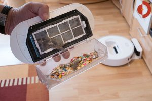 360-S6-Robot-Vacuum-Cleaner-Test-Schnippsel-Schmutzbehaehlter