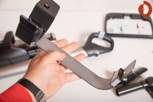 Akkustaubsauger-AEG-FX9-1-IBM-Test-Ladestation-Buegel