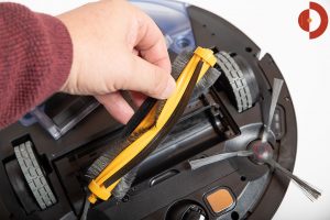Ecovacs-Robotics-Deebot-OZMO-930-Test-Buerste1