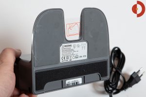 Ecovacs-Robotics-Deebot-OZMO-930-Test-Ladestation2