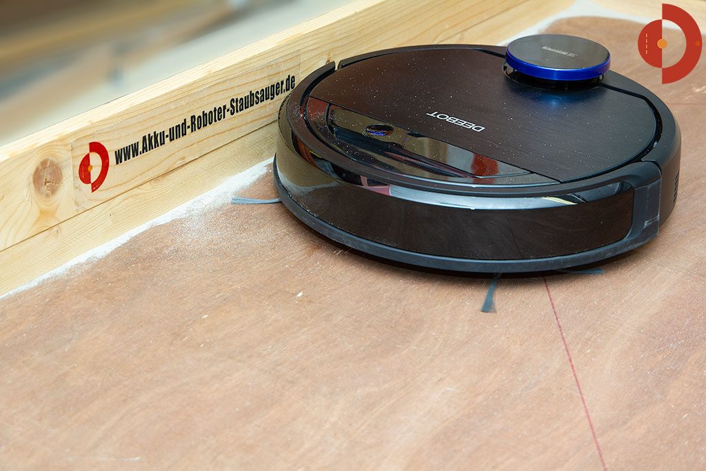 Ecovacs-Robotics-Deebot-OZMO-930-Test-Saugtest-Rand