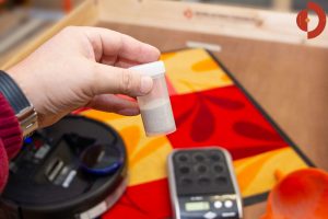 Ecovacs-Robotics-Deebot-OZMO-930-Test-Saugtest-Schmutzmatte