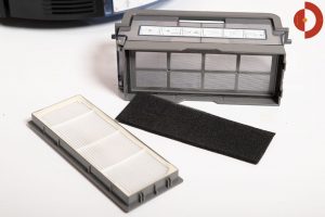 Ecovacs-Robotics-Deebot-OZMO-930-Test-Schmutzbehaelter1