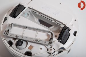 Roborock-S6-Test-Saugroboter-Buerstenfach-2.