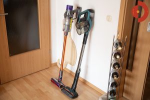 Philips-SpeedPro-Max-Plus-Aqua-XC8147-Dyson-V10-Vergleich