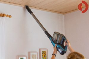 Philips-SpeedPro-Max-Plus-Aqua-XC8147-Test-Decke-saugen