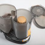 Philips-SpeedPro-Max-Plus-Aqua-XC8147-Test-Schmutzbehaelter-geoeffnet