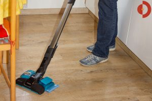 Philips-SpeedPro-Max-Plus-Aqua-XC8147-Test-nass-wischen