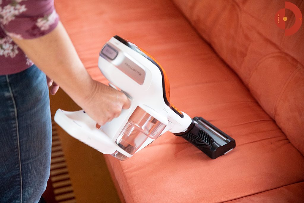 Rowenta-Air-Force-Flex-560-RH9474WO-Test-Couch-saugen