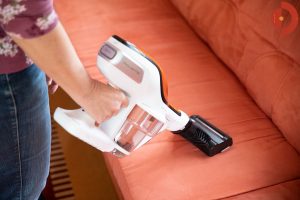 Rowenta-Air-Force-Flex-560-RH9474WO-Test-Couch-saugen