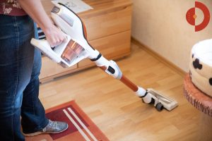 Rowenta-Air-Force-Flex-560-RH9474WO-Test-Laminat-saugen-1360