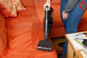 Miele-Triflex-HX1-Cat-Dog-3-Test-Couch-saugen2