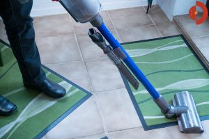 Dyson-V11-Absolute-Test-Fliessen-saugen