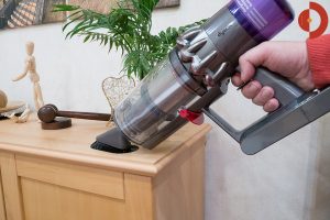 Dyson-V11-Absolute-Test-Moebel-saugen-2