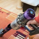 Dyson-V11-Absolute-Test-Teppich-saugen-Titel