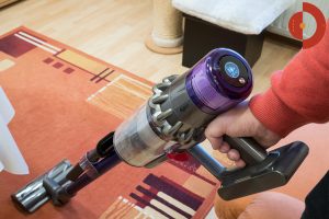 Dyson-V11-Absolute-Test-Teppich-saugen-Titel