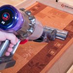 Dyson-V11-Absolute-Test-Testflaeche-Quarzsand-Laeufer-BOOST