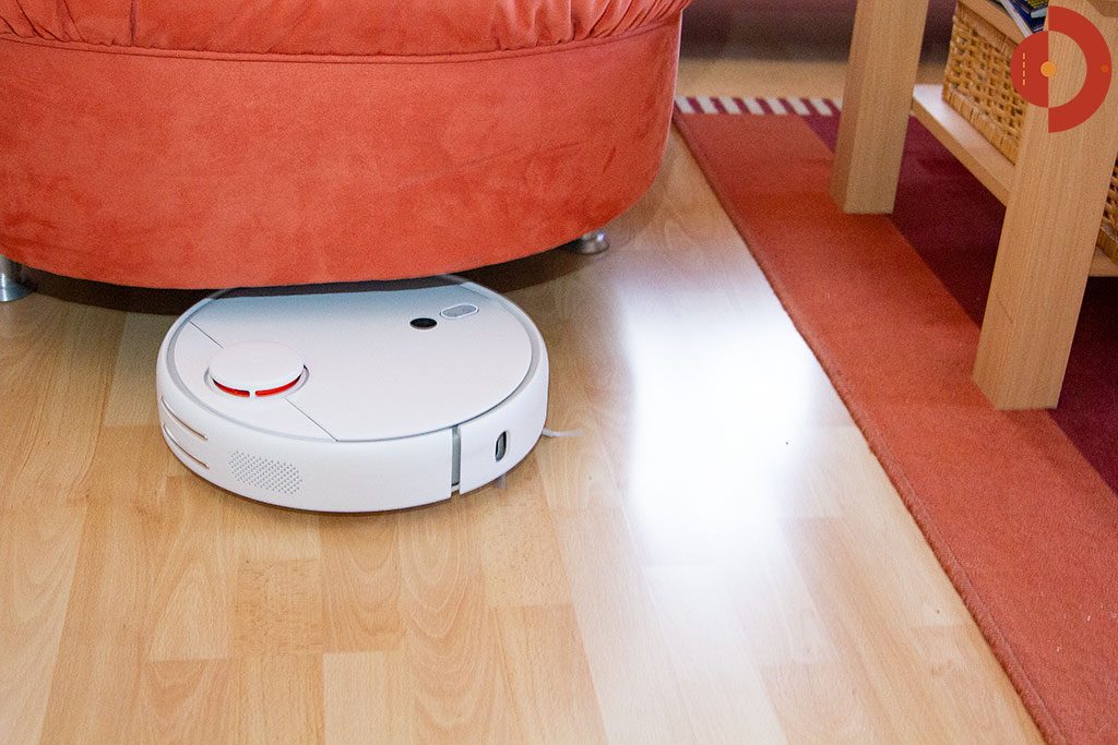 Xiaomi-Mi-Robot-1S-Xiaomi-Mijia-1S-Test-Saugroboter-unter-Moebeln