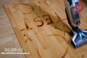 Bissell-CrossWave-Cordless-Test-Eingetrocknete-schokoflecken-2