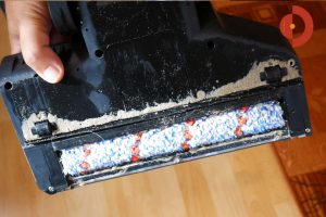 Bissell-CrossWave-Cordless-Test-Unterseite-nach-Teppich-Reinigung