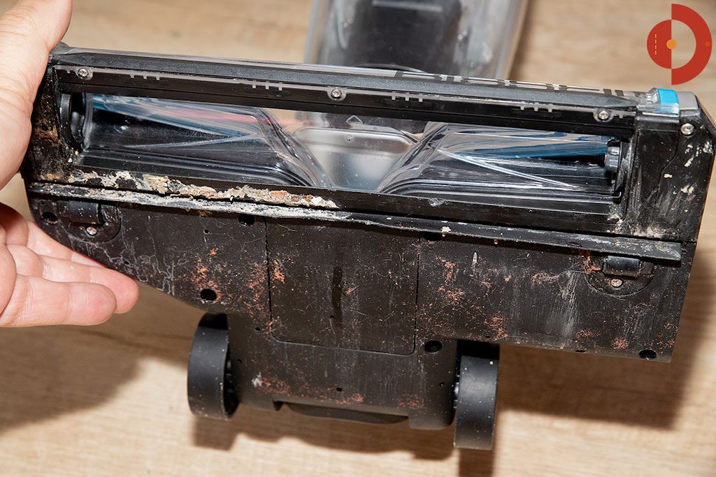 Bissell-CrossWave-Cordless-Test-Vergleich-Unterseite-verschmutzt-2