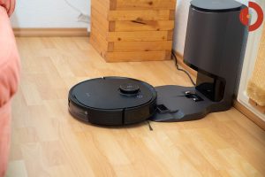 Ecovacs-Deebot-Ozmo-T8-AIVI-Absaugstation-Andocken-2