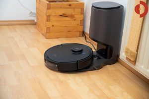 Ecovacs-Deebot-Ozmo-T8-AIVI-Absaugstation-Andocken-3