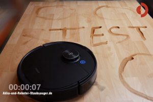 Ecovacs-Deebot-Ozmo-T8-AIVI-Laminat-Wischtest-1