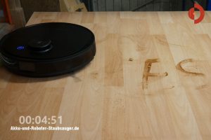 Ecovacs-Deebot-Ozmo-T8-AIVI-Laminat-Wischtest-3