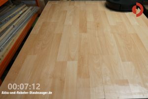 Ecovacs-Deebot-Ozmo-T8-AIVI-Laminat-Wischtest-4