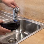 Ecovacs-Deebot-Ozmo-T8-AIVI-Test-Wassertank-fuellen