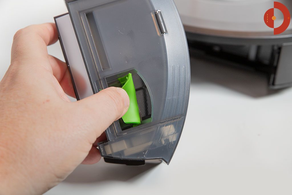 iRobot-Roomba-i7-Plus-Test-Absaugoeffnung-2