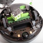 iRobot-Roomba-i7-Plus-Test-Akku-wechseln