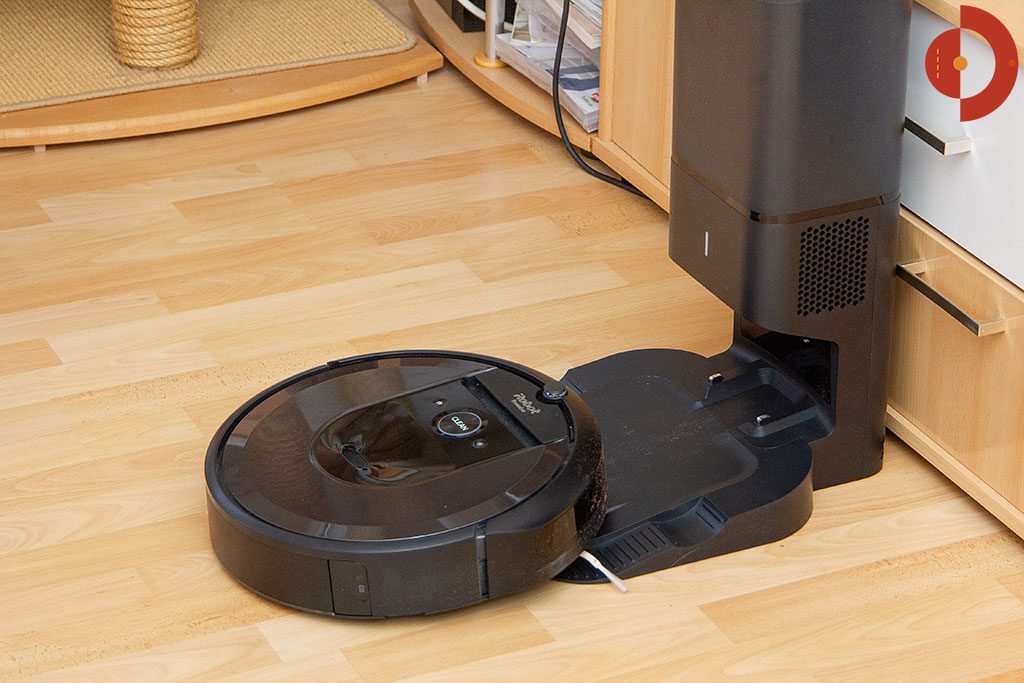 iRobot-Roomba-i7-Plus-Test-Saugroboter-Absaugsation-andocken