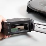 iRobot-Roomba-i7-Plus-Test-Schmutzfach-entnehmen-4