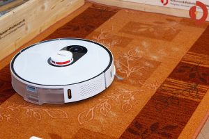 Roidmi-Eve-Plus-Test-Laeufer-saugen