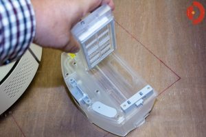 Roidmi-Eve-Plus-Test-Schmutzbehaelter-Grosser-Filter