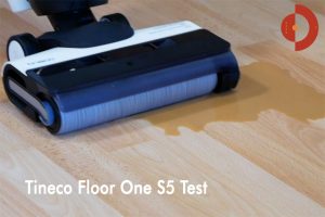 Tineco-Floor-One-S5-Fluessigkeit-saugen-Test