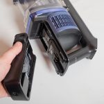 Shark-IZ320EUT-Test-Akku-anstecken-1