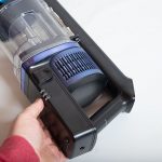 Shark-IZ320EUT-Test-Akku-anstecken-2