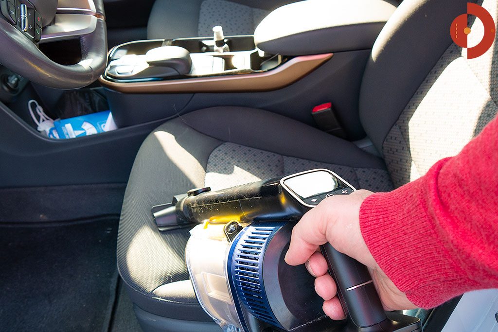 Shark-IZ320EUT-Test-Shark-Akkustaubsauger-Auto-saugen