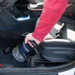 Shark-IZ320EUT-Test-Shark-Akkustaubsauger-Auto-saugen2